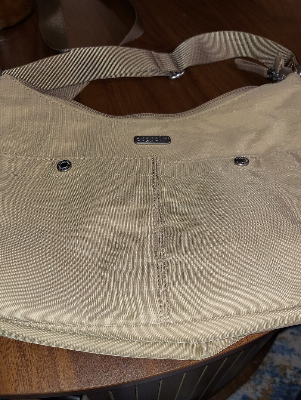 Baggallini Beige Travel Purse. Medium Size Crossbody.